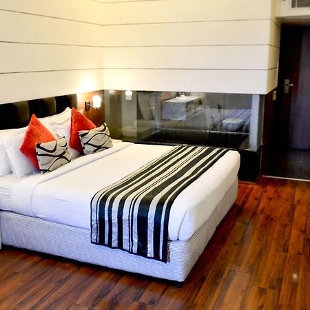 Hotel Gk International Chandīgarh Dış mekan fotoğraf