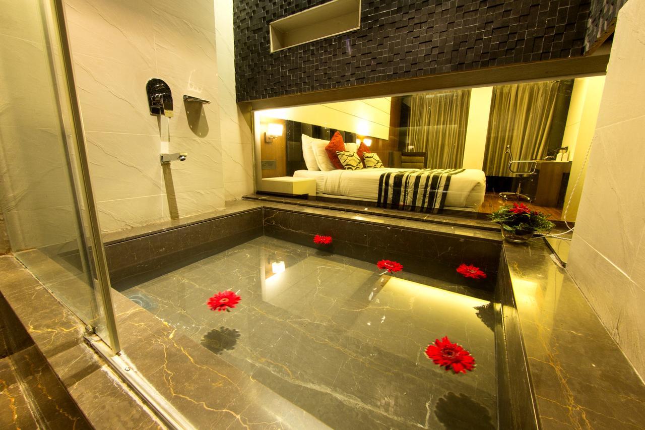 Hotel Gk International Chandīgarh Dış mekan fotoğraf