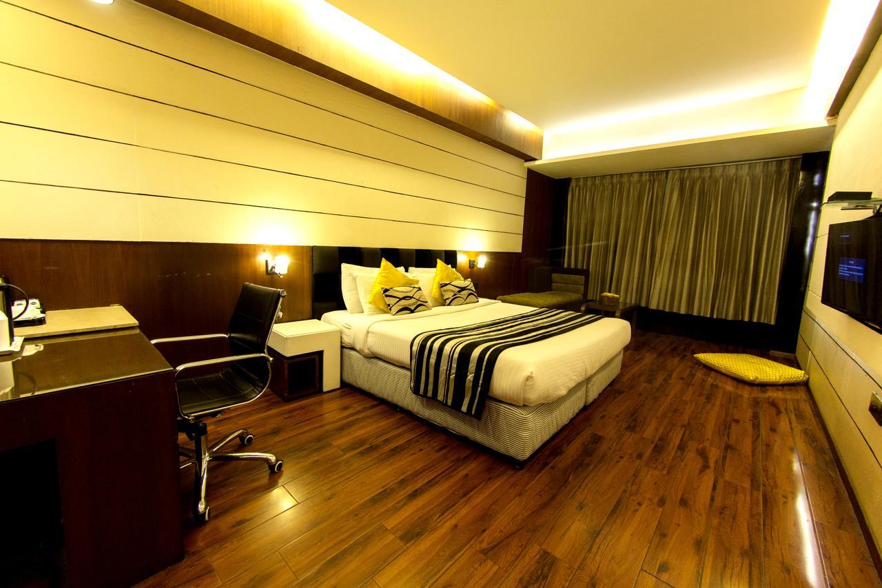 Hotel Gk International Chandīgarh Dış mekan fotoğraf
